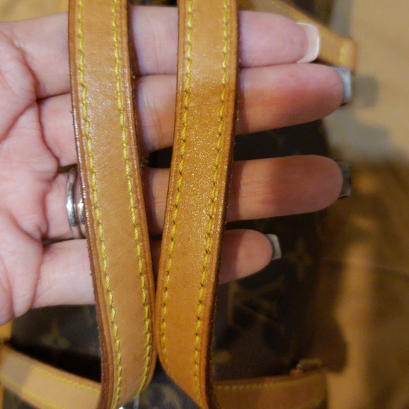 Authentic louis vuitton papillon 26 nm - Picture 5 of 8